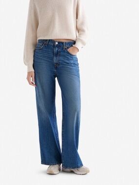 Levi's Ribcage Wide-Leg Jeans in Dark Blue. Size 26